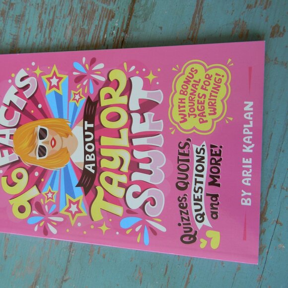 LOT OF 5 TAYLOR SWIFT MAGAZINE/BOOK LOT ERAS TOUR GUIDE LOVER FACTS GOLDEN - Picture 9 of 12